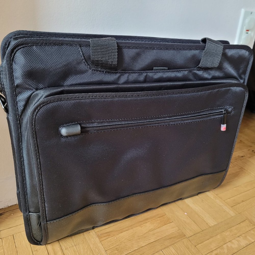 Lenovo Thinkpad 15.4" Business Notebook Case Model 43R2476